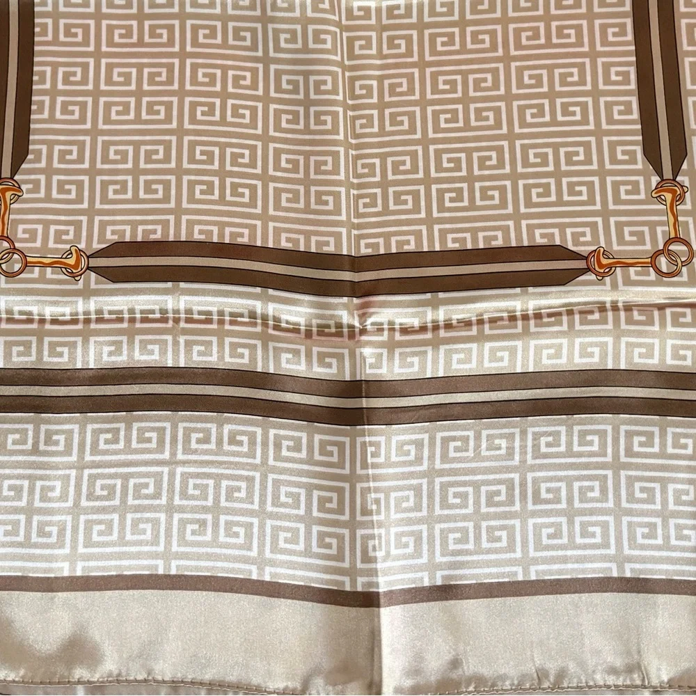 NWT Travachic Chic Women's Faux Silk Geometric Faux Gucci Print Bandana
